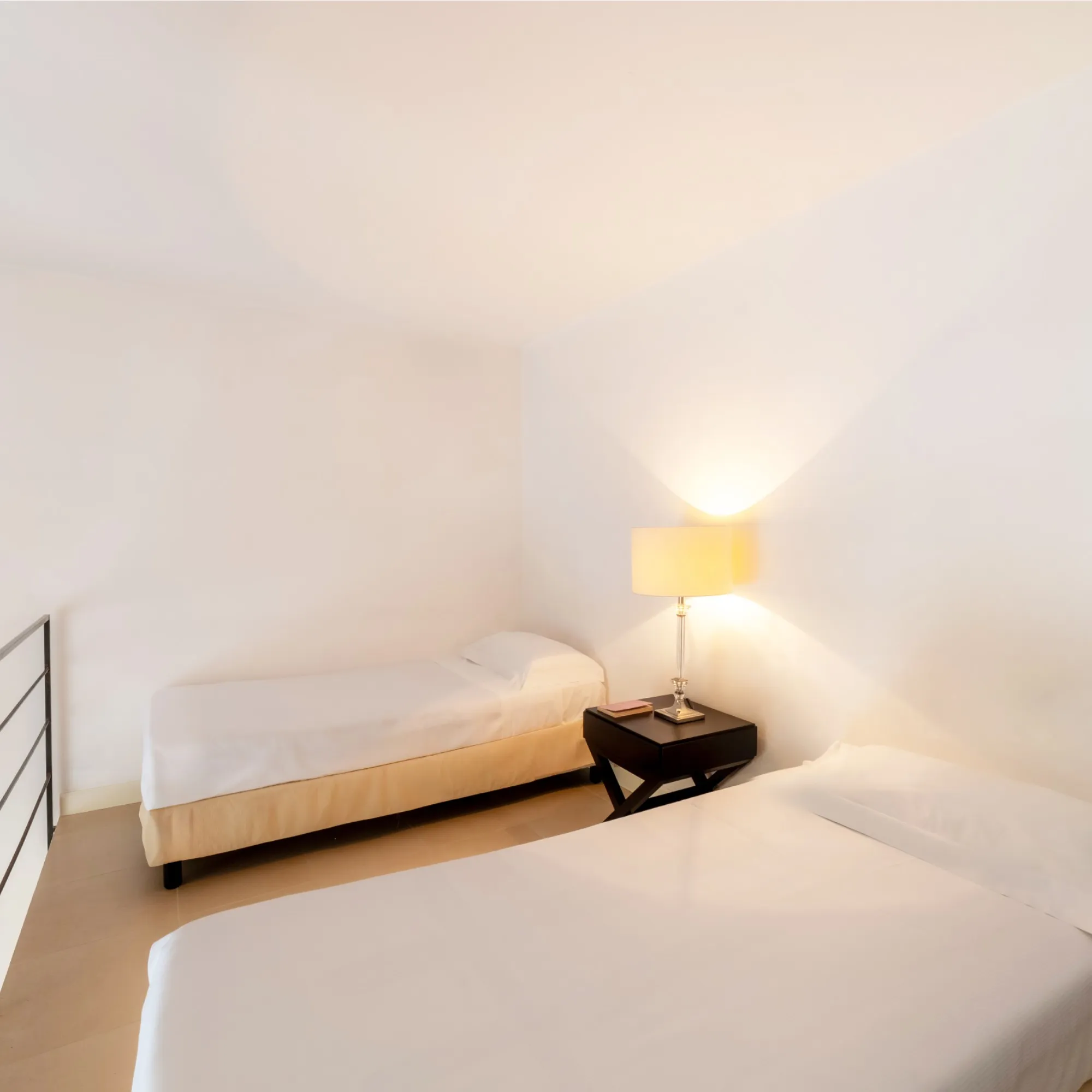 Hotel-Palazzo-Cavalieri-Siracusa-Foto-Camera-Familiare-Letti-Singoli-quadrata