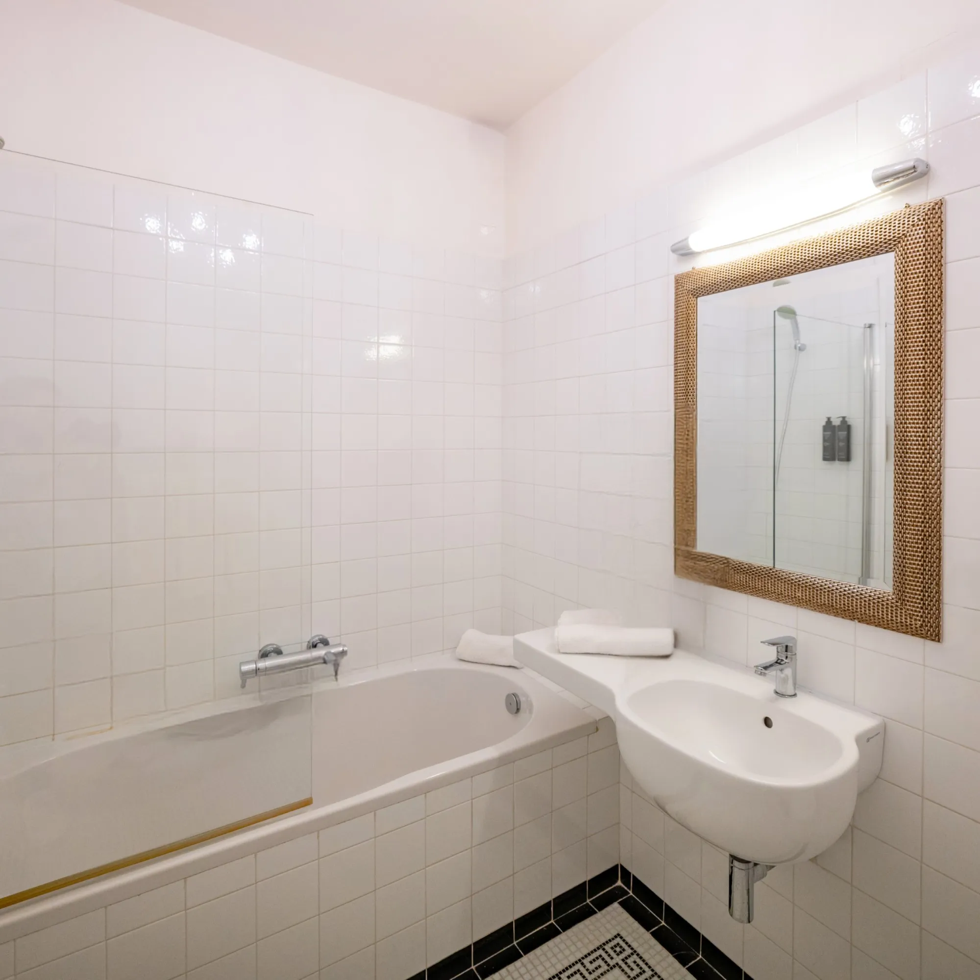 Hotel-Palazzo-Cavalieri-Siracusa-Foto-Camera-Tripla-Superior-Bagno-2-quadrata