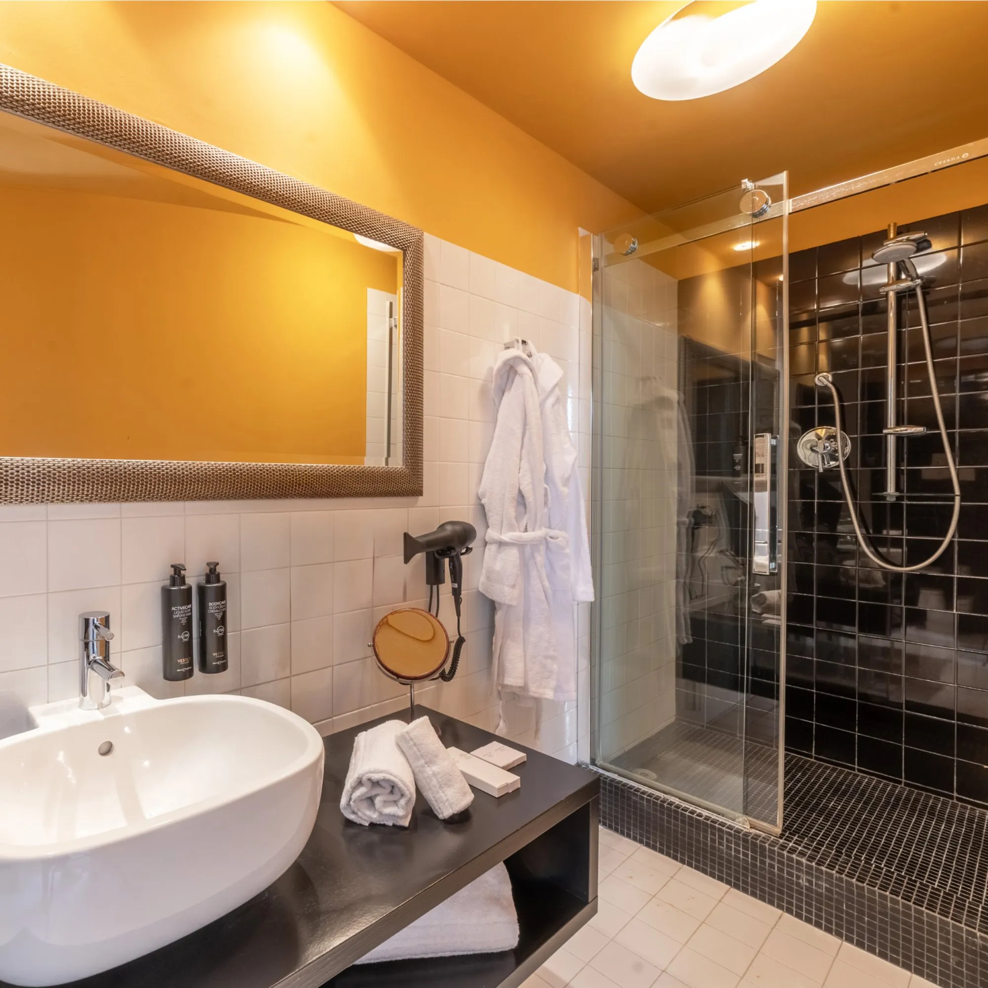Hotel-Palazzo-Cavalieri-Siracusa-Foto-Suite-Bagno-quadrata